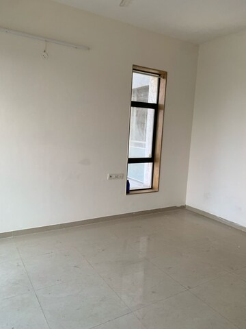 Room in 2 BHK Apartment at Lotus Sky Garden, Malad West – for Rent