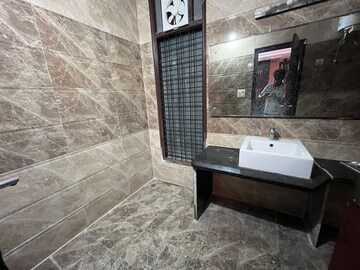 Bathroom in 3 BHK Builder Floor at Ardee City, Sector 52 – for Rent