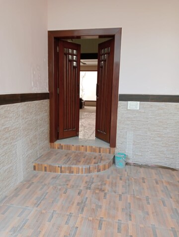 Room in 4 BHK Villa at Kanth Road – for Sale