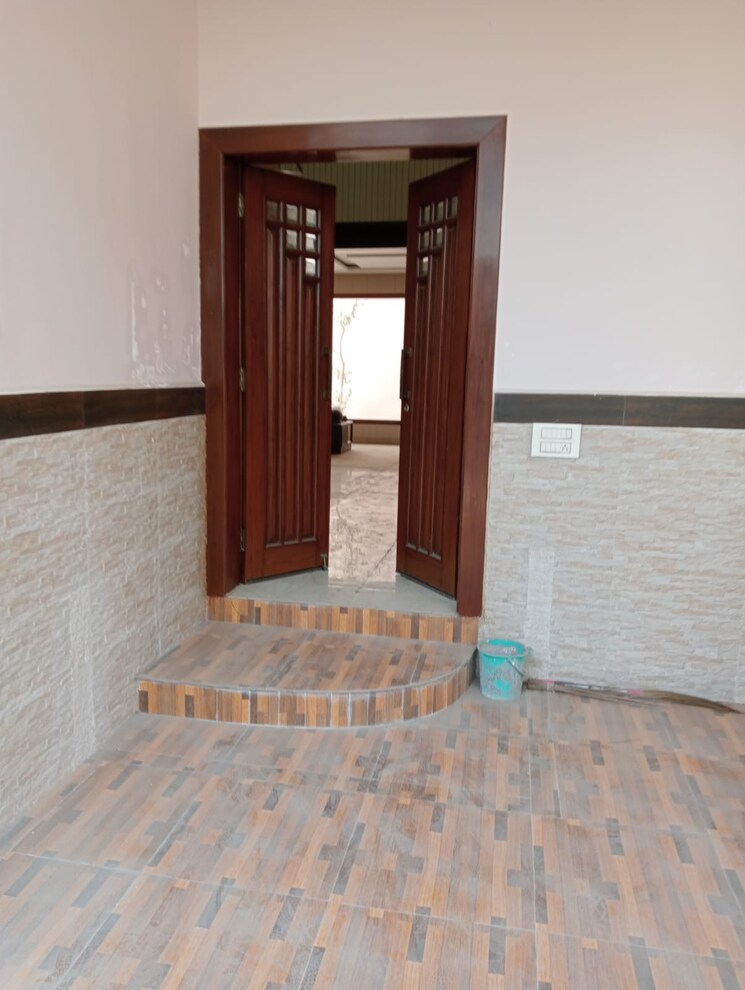 Room, kanth road 4 Bedroom 200 Sq.Mt. Villa In Kanth Road Moradabad 8728538