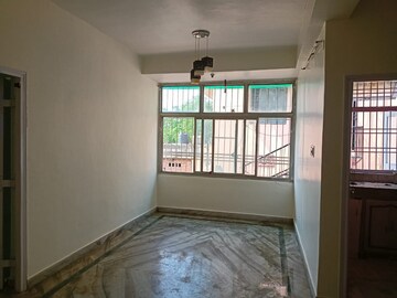 Room in 2 BHK Apartment at Fraser Road Area – for Rent