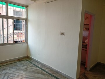Room in 2 BHK Apartment at Fraser Road Area – for Rent