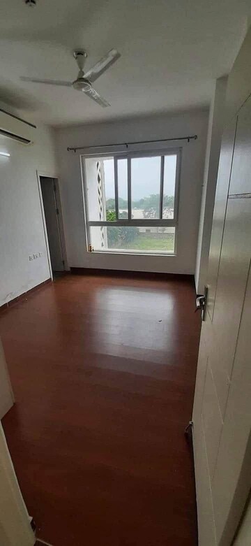 3 BHK Apartment For Rent in Gola Road