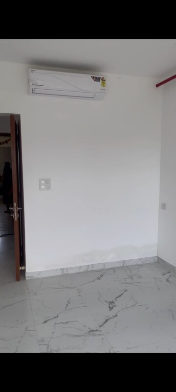 Room in 2 BHK Apartment at Dynamix Avanya, Dahisar East – for Rent
