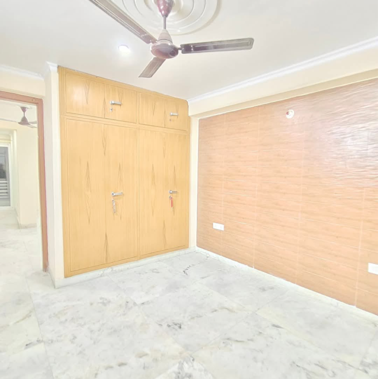 Room, sector 23 2.5 Bedroom 1200 Sq.Ft. Villa In Sector 23 Gurgaon 8729086