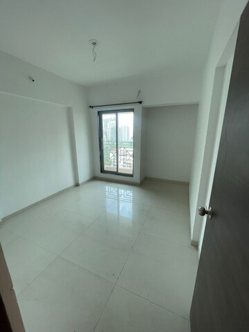 Room in 2 BHK Apartment at Cosmos Habitat, Majiwada – for Rent