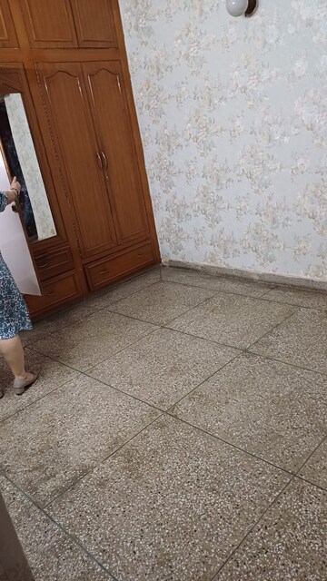 Room in 2 BHK Builder Floor at Lajpat Nagar ii – for Rent