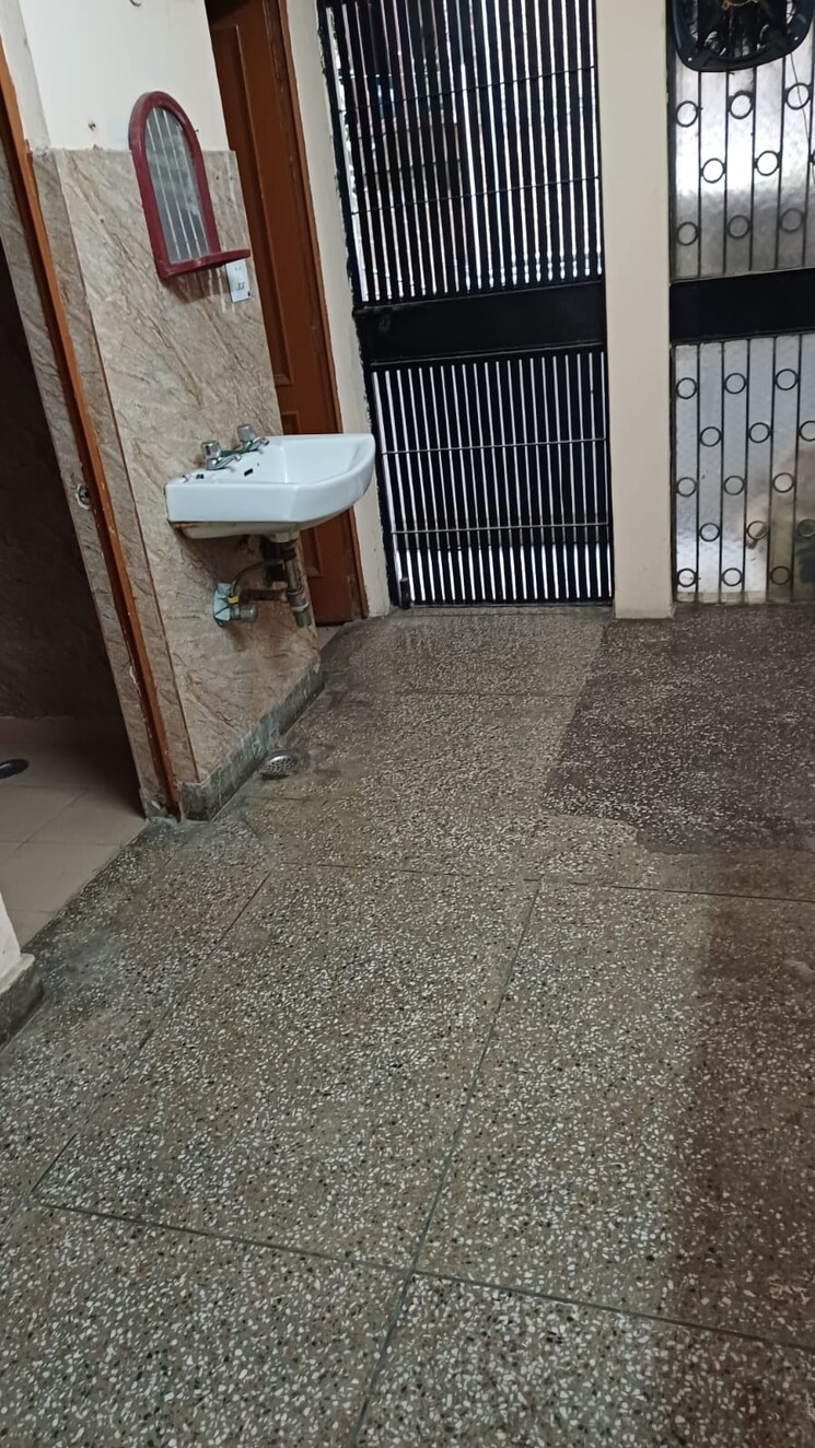 Other, lajpat nagar ii 2 Bedroom 700 Sq.Ft. Builder Floor In Lajpat Nagar ii Delhi 8728868