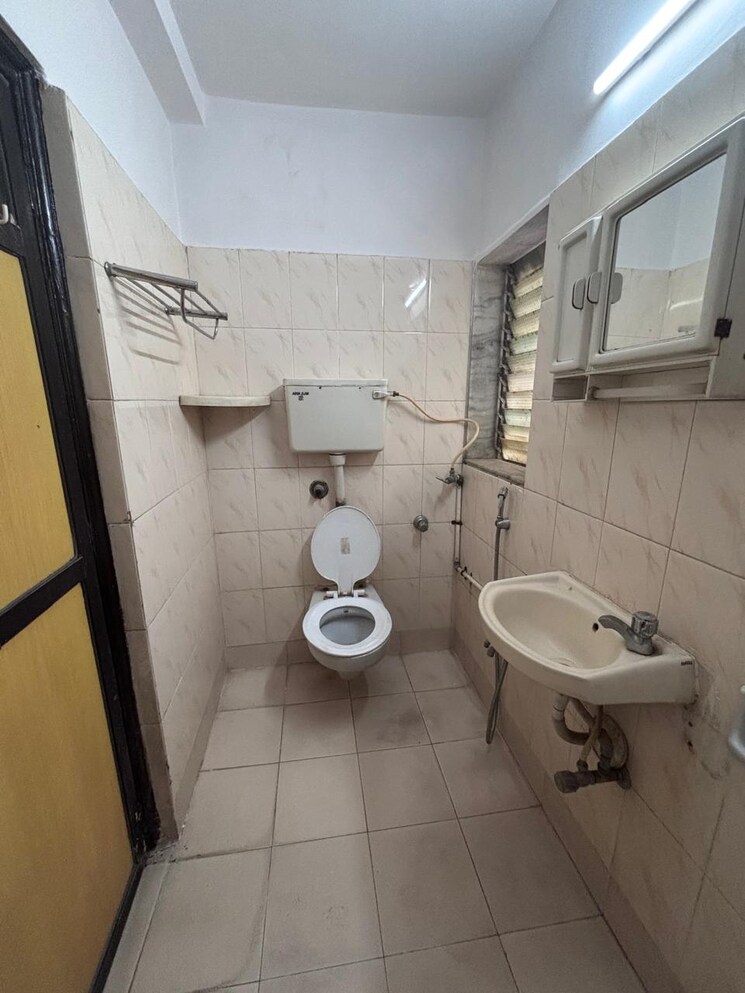 Bathroom, kanakia-sanskruti 2 Bedroom 850 Sq.Ft. Apartment In Kandivali East Mumbai 8729101