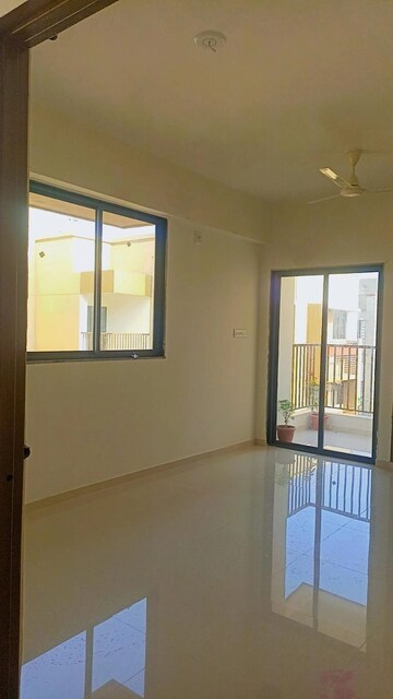 Room in 2 BHK Apartment at Omnium Royal, Nana Chiloda – for Rent