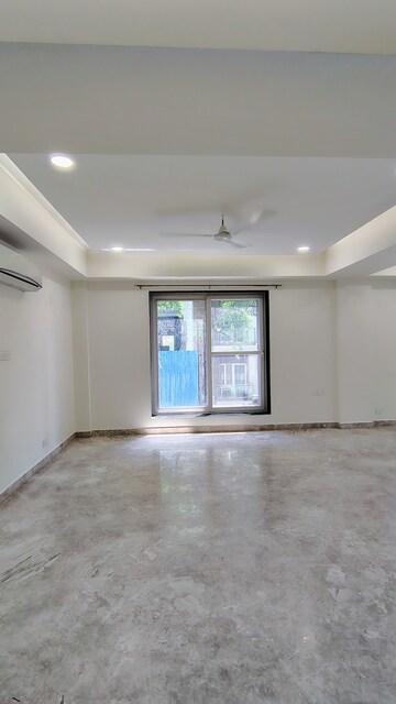 Room in 3 BHK Builder Floor at DLF City Gurgaon, Sector 27 – for Rent