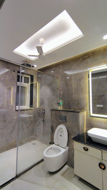 Bathroom in 3 BHK Builder Floor at DLF City Gurgaon, Sector 27 – for Rent