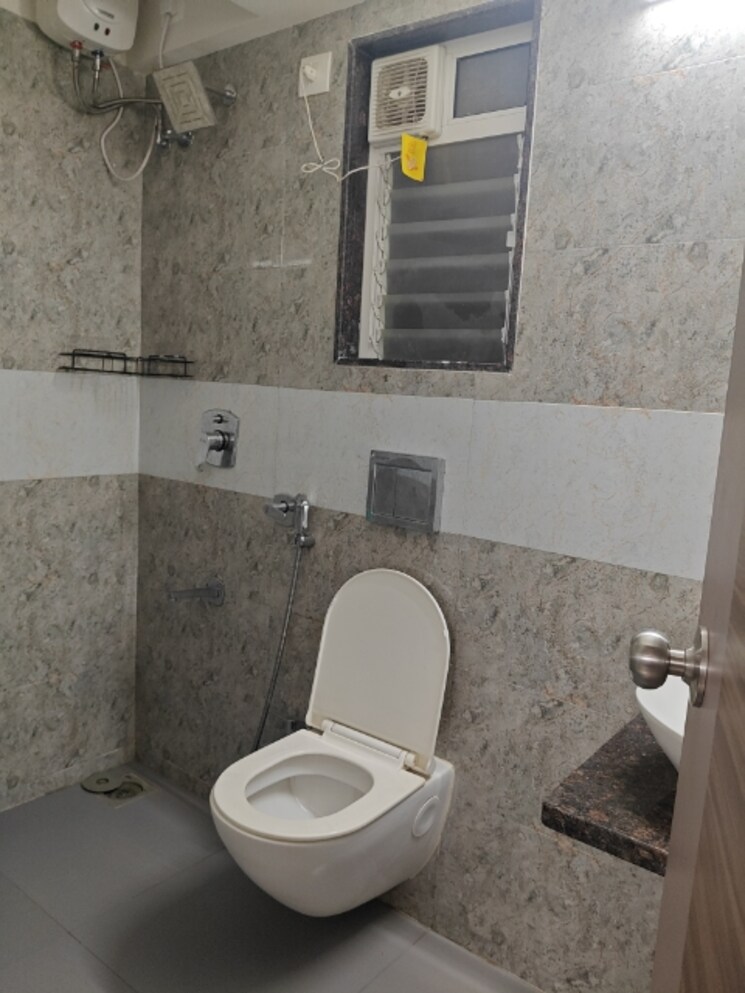 Bathroom, veena-senterio 1 Bedroom 440 Sq.Ft. Apartment In Chembur Mumbai 8729664