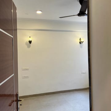 Furnished Amenities in 3 BHK Builder Floor at Unitech Woodstock Floors, Nirvana Country – for Rent