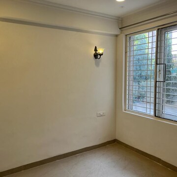 Room in 3 BHK Builder Floor at Unitech Woodstock Floors, Nirvana Country – for Rent