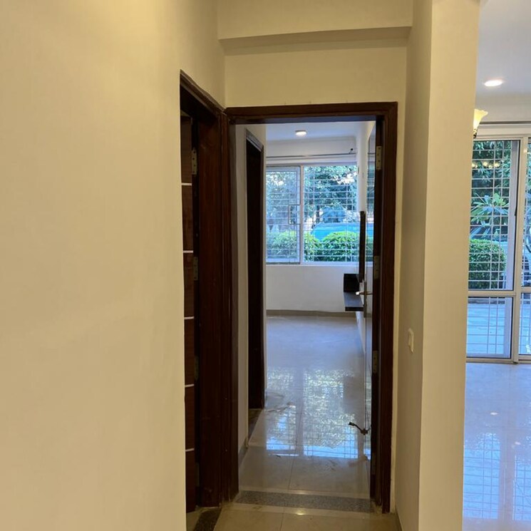 Room, unitech-woodstock-floors 3 Bedroom 360 Sq.Yd. Builder Floor In Nirvana Country Gurgaon 8729186