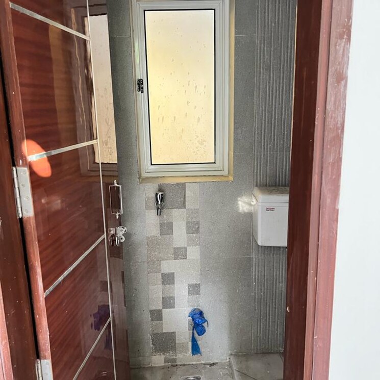 Bathroom, unitech-woodstock-floors 3 Bedroom 360 Sq.Yd. Builder Floor In Nirvana Country Gurgaon 8729186