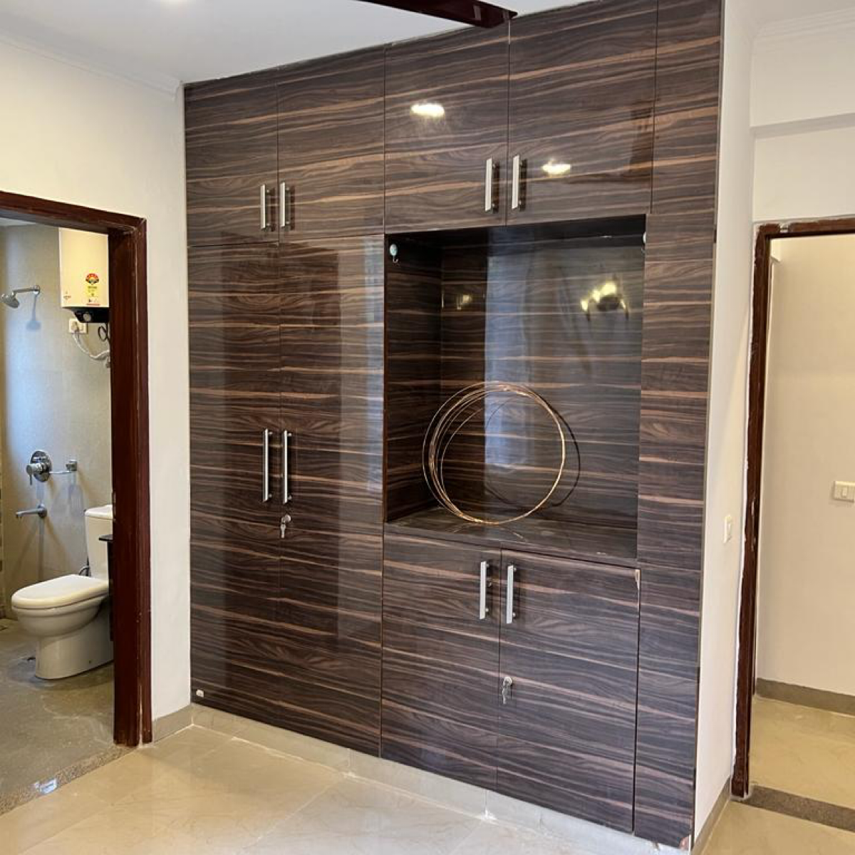 3 BHK + Servant Room 360 Sq.Yd. Builder Floor in Unitech Woodstock Floors