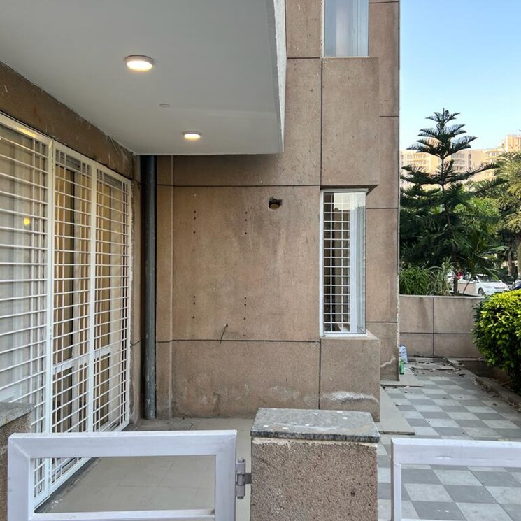 Balcony, unitech-woodstock-floors 3 Bedroom 360 Sq.Yd. Builder Floor In Nirvana Country Gurgaon 8729186