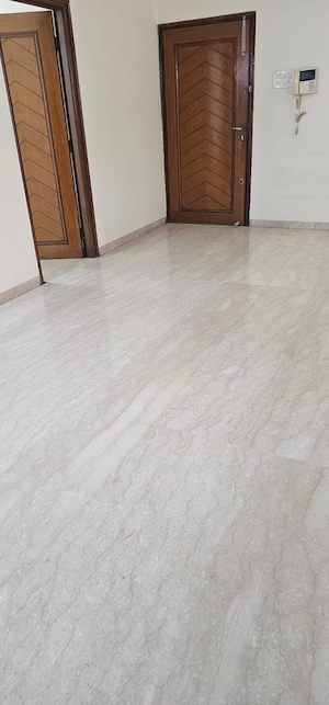 Room in 2 BHK Apartment at Khar West – for Sale