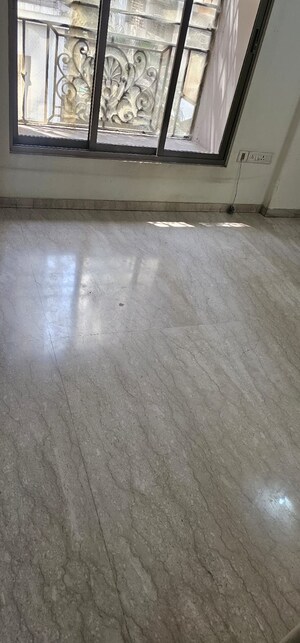 Room in 2 BHK Apartment at Khar West – for Sale