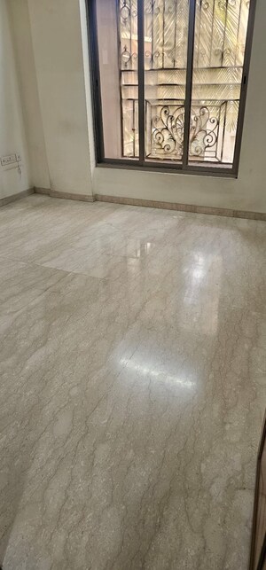 Room in 2 BHK Apartment at Khar West – for Sale