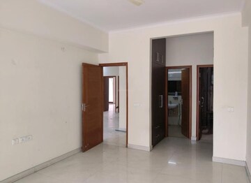 Room in 3 BHK Builder Floor at Housing Board Colony Sector 51, Sector 51 – for Rent