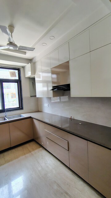 Kitchen in 3 BHK Builder Floor at M3M Atrium, Sector 57 – for Rent