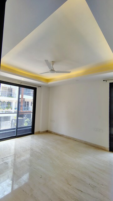 Room in 3 BHK Builder Floor at M3M Atrium, Sector 57 – for Rent