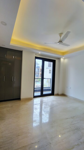 Room in 3 BHK Builder Floor at M3M Atrium, Sector 57 – for Rent