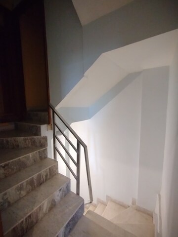 Staircase in 3 BHK Builder Floor at Ameya One, Sector 42 – for Rent