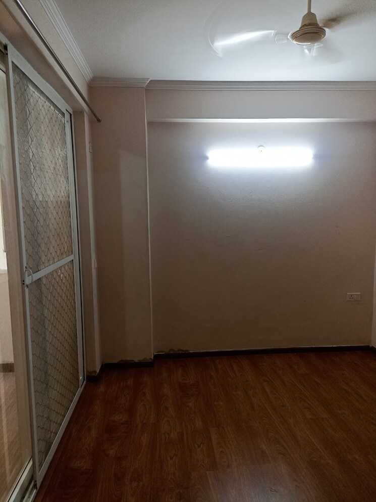 Room, amrapali-golf-homes 2.5 Bedroom 945 Sq.Ft. Apartment In Sector 4 Greater Noida Greater Noida 8729401