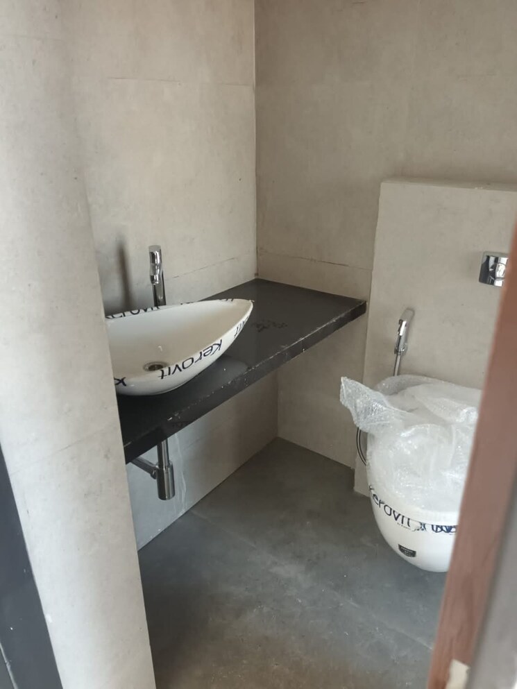 Bathroom, level-the-residences 2 Bedroom 635 Sq.Ft. Apartment In Andheri West Mumbai 8730355