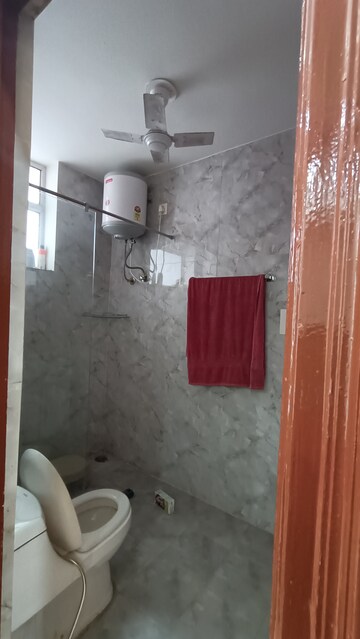 Bathroom in 1 BHK Builder Floor at Sector 22 – for Rent