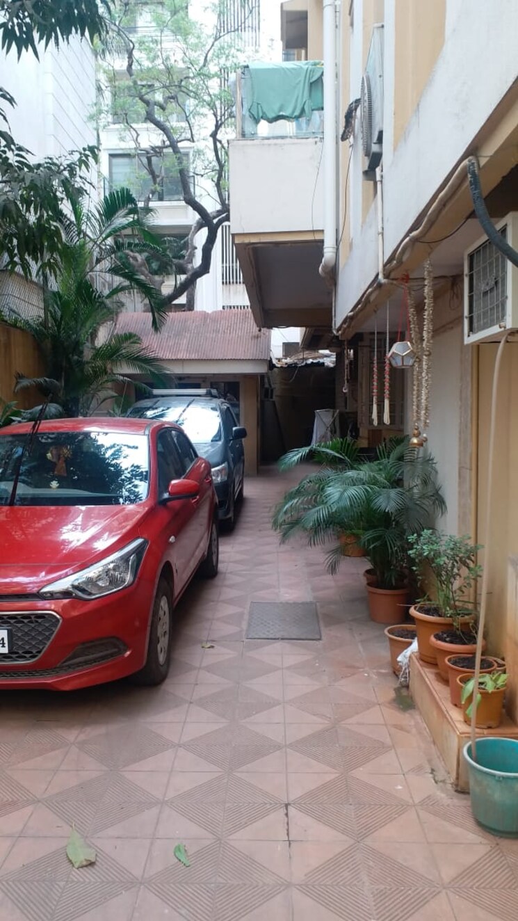  Parking, juhu 5 Bedroom 2500 Sq.Ft. Builder Floor In Juhu Mumbai 8729723