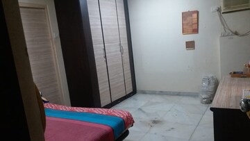 Bedroom in 6+ BHK Builder Floor at Juhu – for Rent