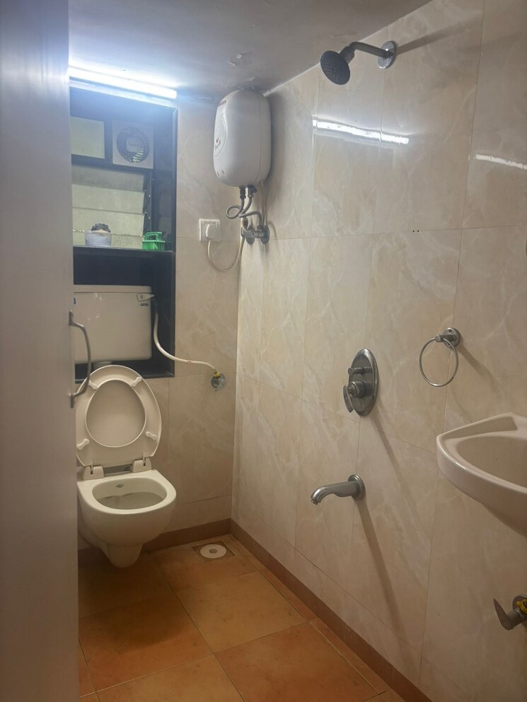 Bathroom, bandra west 1 Bedroom 550 Sq.Ft. Apartment In Bandra West Mumbai 8730134