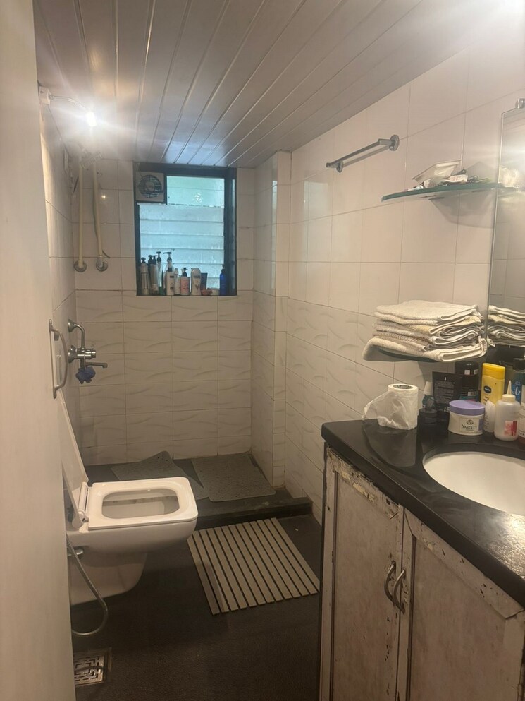 Bathroom, bandra west 1 Bedroom 550 Sq.Ft. Apartment In Bandra West Mumbai 8730134