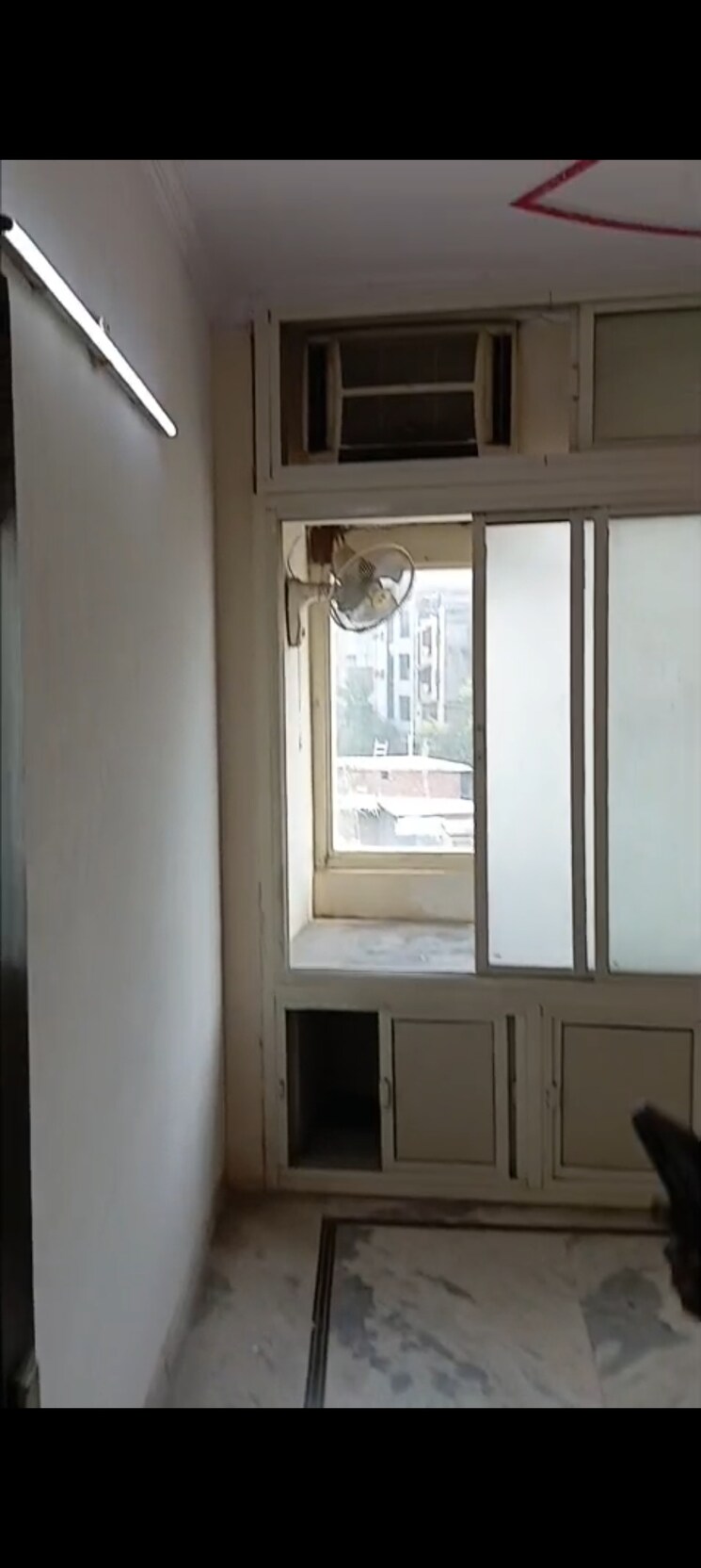 Room, east delhi 3 Bedroom 900 Sq.Ft. Builder Floor In East Delhi Delhi 8730188
