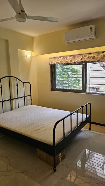 Bedroom in 2 BHK Apartment at Juhu – for Rent