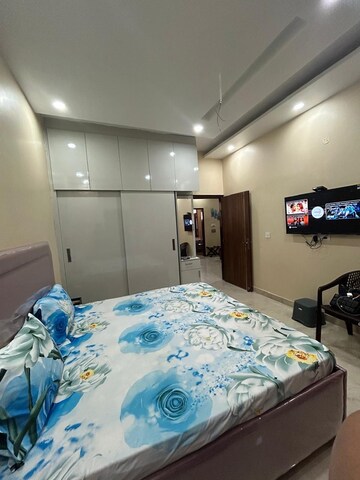 Bedroom in 3 BHK Apartment at Sector 115 – for Rent