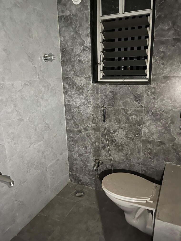 Bathroom, drushti-gloria 2 Bedroom 639 Sq.Ft. Apartment In Katraj Pune 8730301