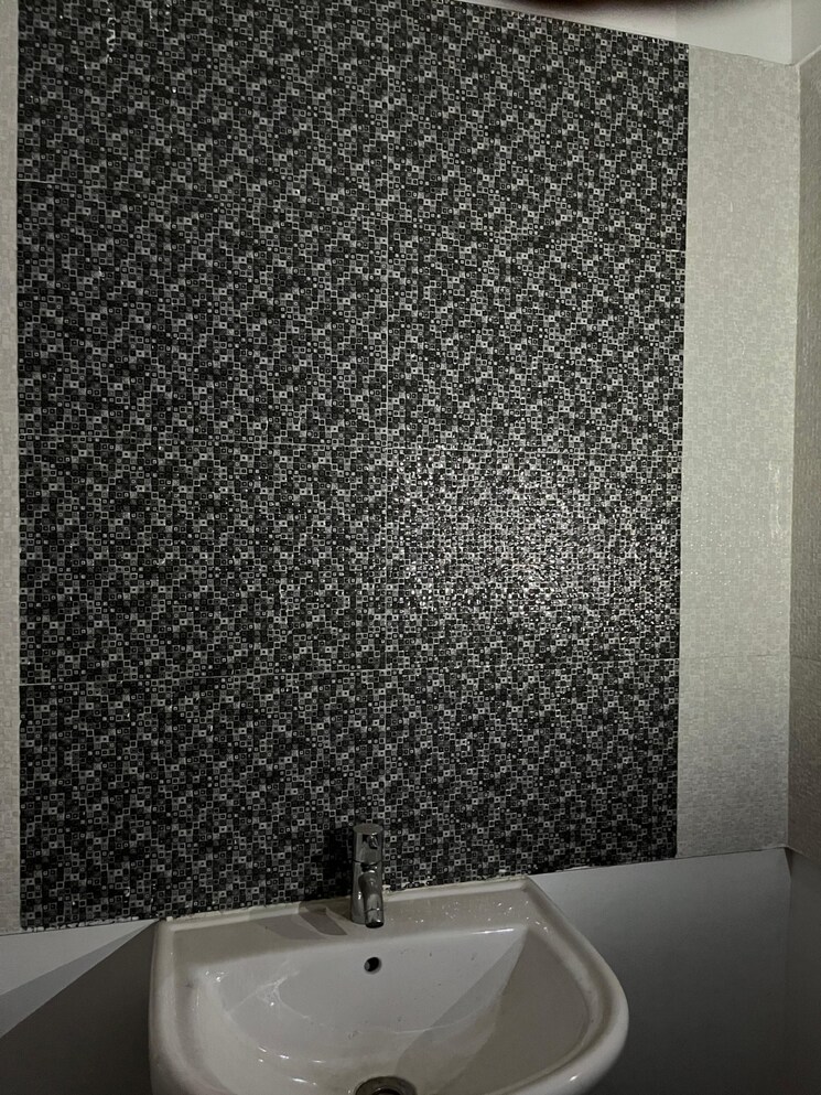 Bathroom, drushti-gloria 2 Bedroom 639 Sq.Ft. Apartment In Katraj Pune 8730301