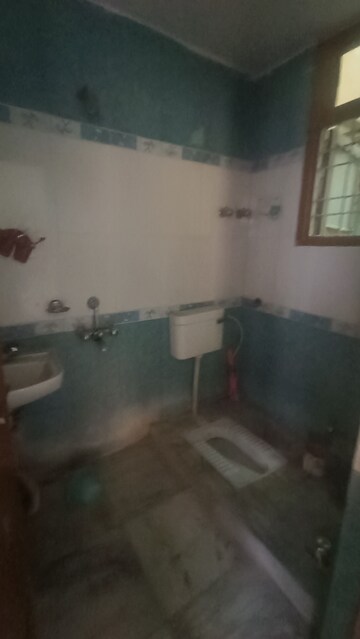 Bathroom in 2 BHK Apartment at Kidwaipuri – for Rent