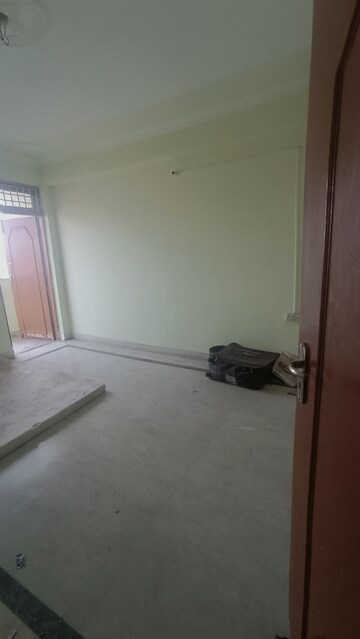Bedroom in 2 BHK Apartment at Kidwaipuri – for Rent