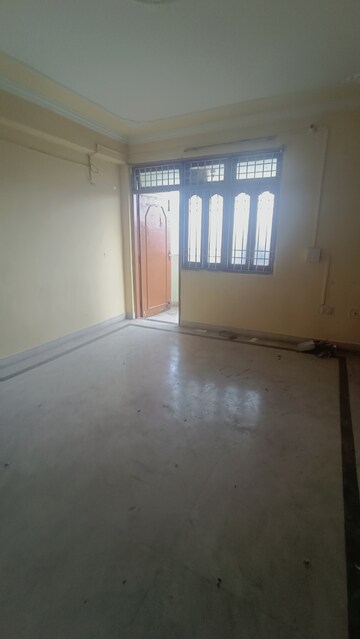 2 BHK Apartment For Rent in Kidwaipuri