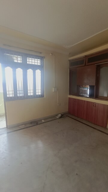 Room in 2 BHK Apartment at Kidwaipuri – for Rent