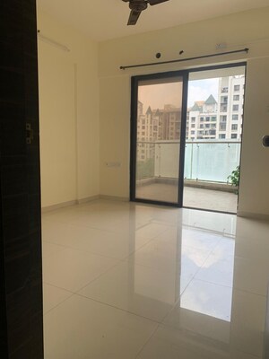 Room in 1 BHK Apartment at Vedant Kingston Atlantis, Nibm Annexe – for Sale
