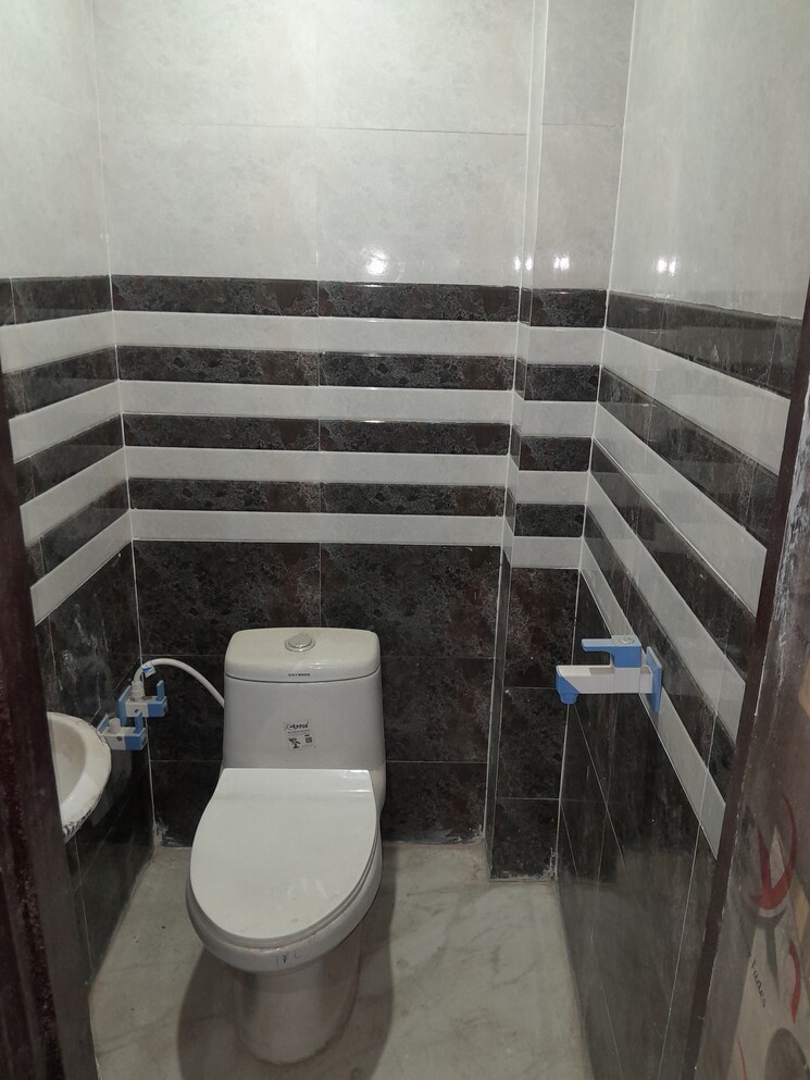 Bathroom, baraula 2.5 Bedroom 65 Sq.Yd. Builder Floor In Baraula Noida 8730367