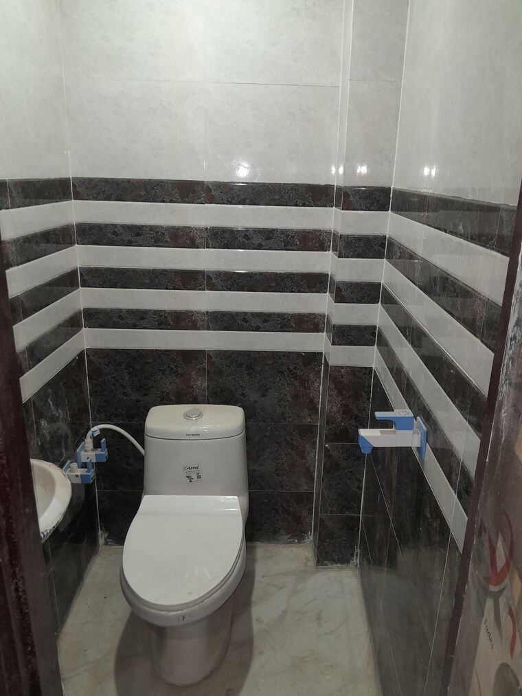 Bathroom, baraula 2.5 Bedroom 65 Sq.Yd. Builder Floor In Baraula Noida 8730367